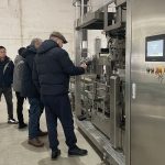 ദ്വിതീയ ബേലിംഗ് ഉപകരണങ്ങൾ പരിശോധിക്കുന്നതിന് ഞങ്ങളുടെ കമ്പനി സന്ദർശിക്കാൻ വിദേശ ഉപഭോക്താക്കളെ ഊഷ്മളമായി സ്വാഗതം ചെയ്യുക